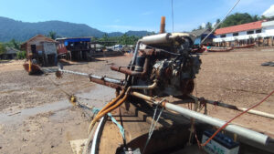 Fishing boat engine at Hua-Leam