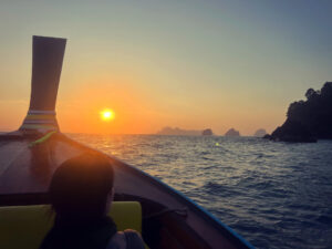 Early bird longtail trip with the sunrise